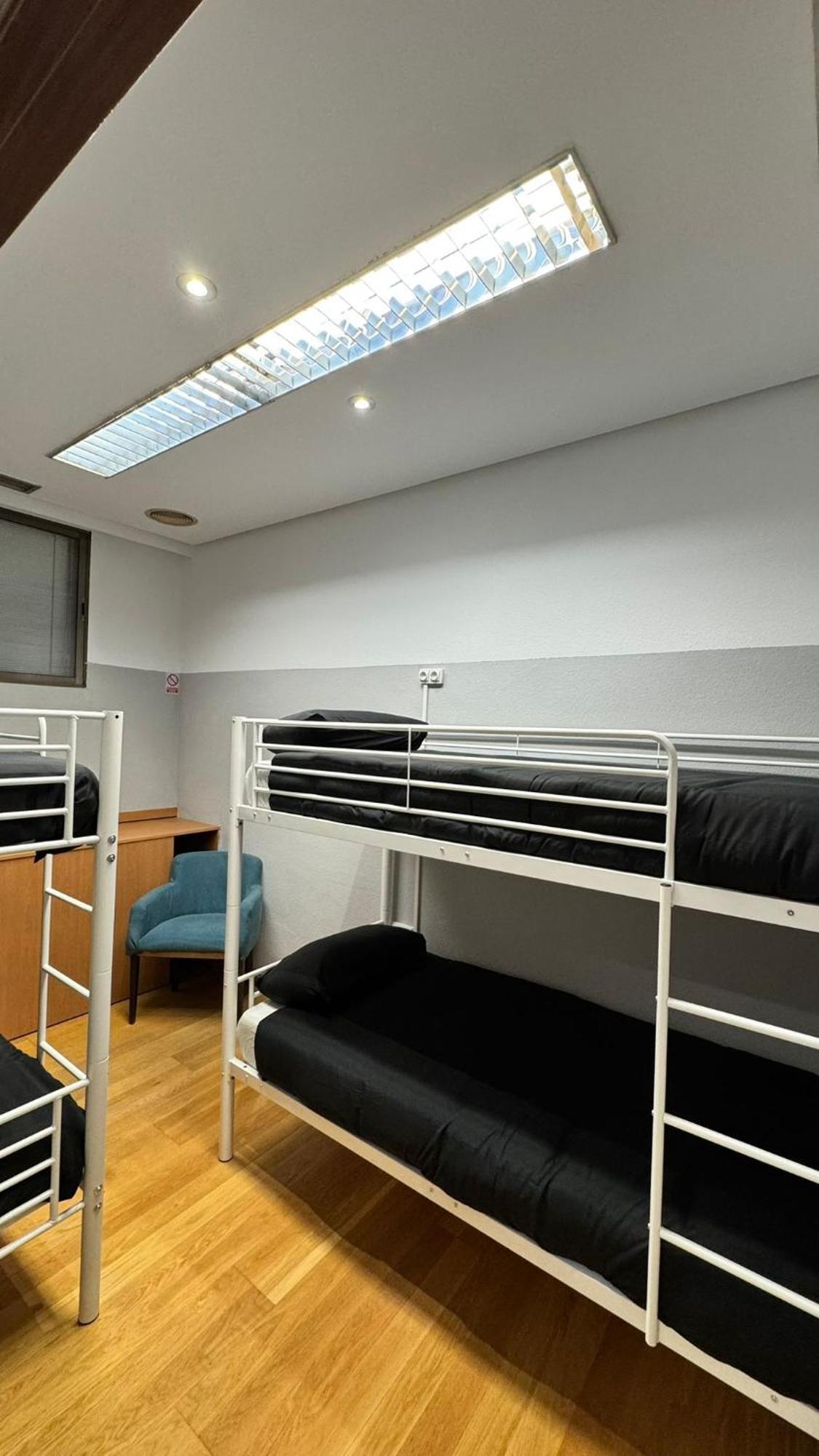 Hostel Puerta Del Angel Madrid Exterior photo