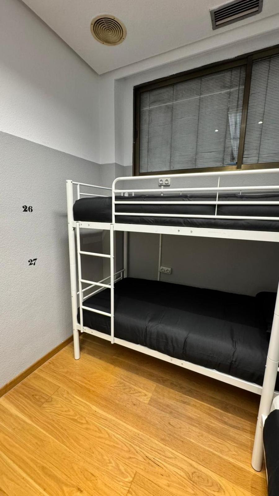 Hostel Puerta Del Angel Madrid Exterior photo