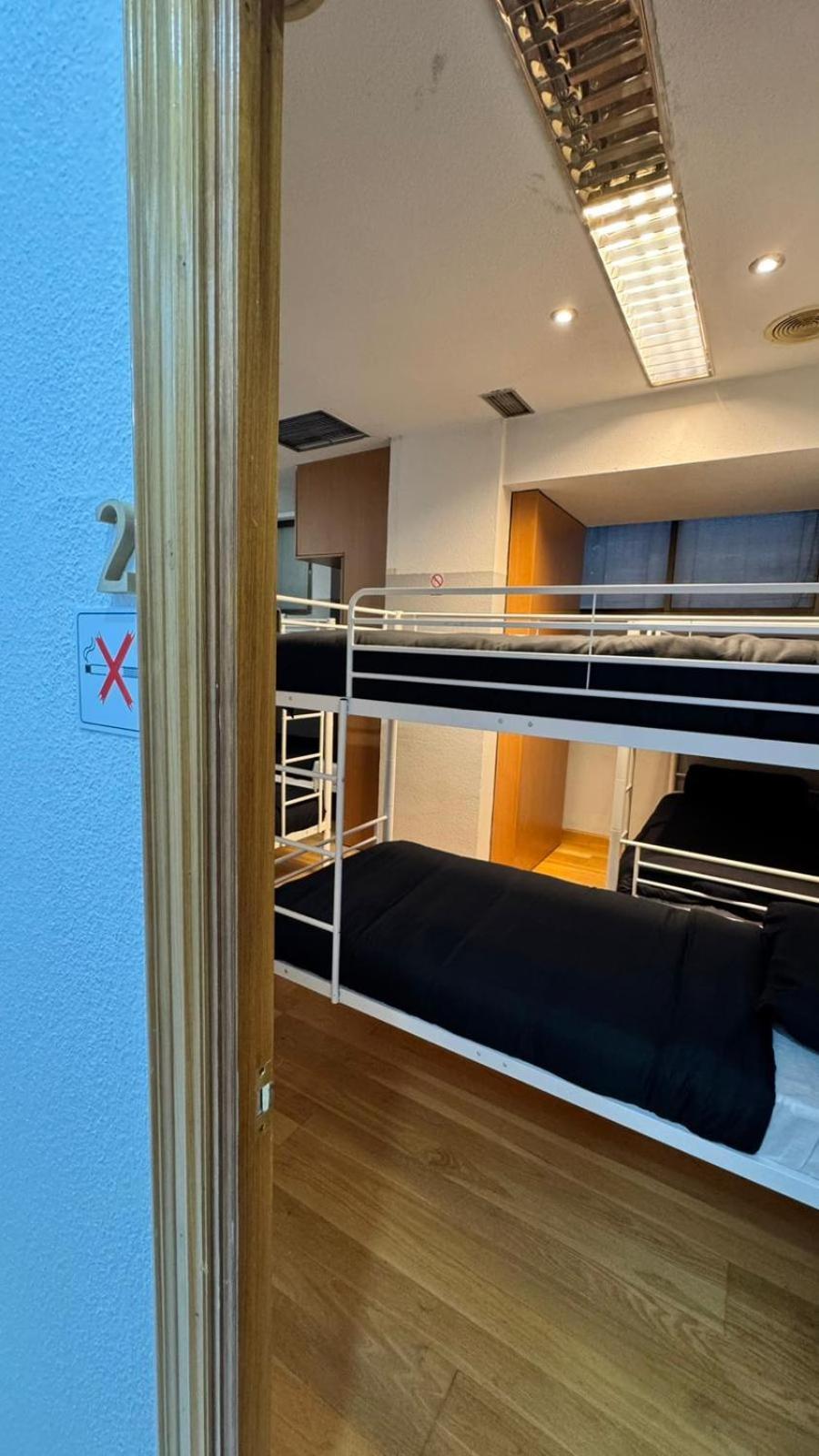 Hostel Puerta Del Angel Madrid Exterior photo