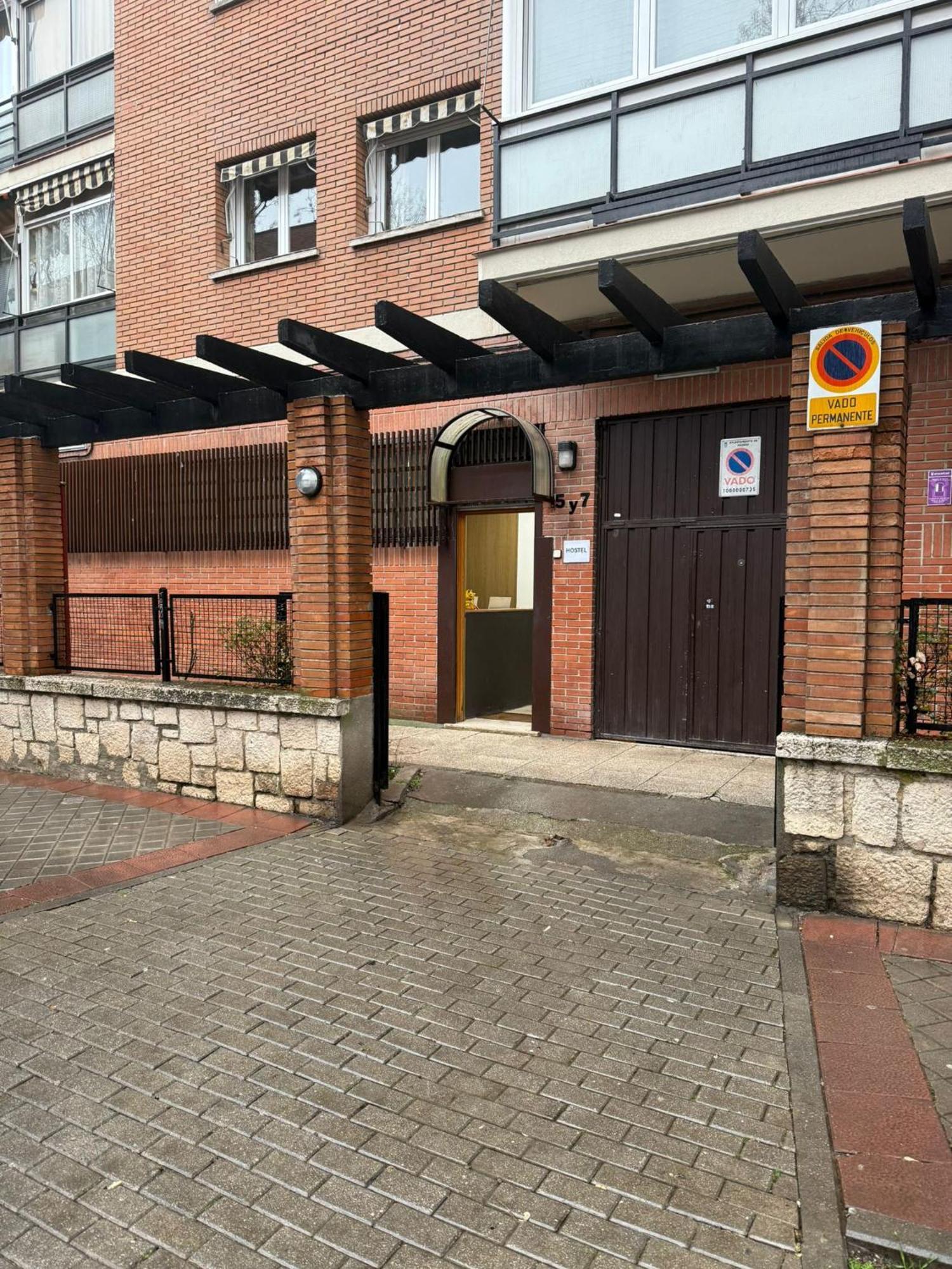 Hostel Puerta Del Angel Madrid Exterior photo