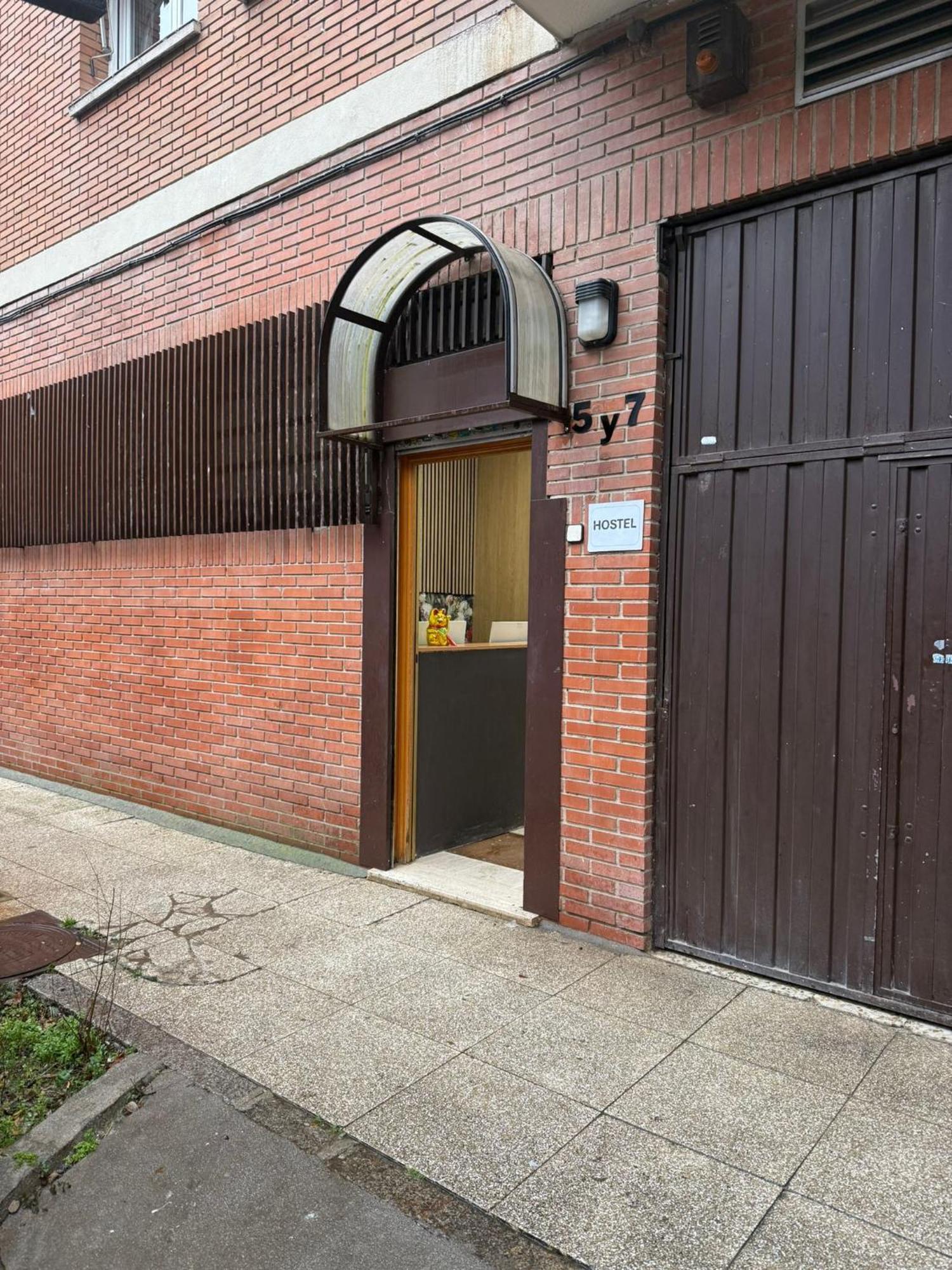 Hostel Puerta Del Angel Madrid Exterior photo